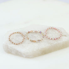 Cargar imagen en el visor de la galería, Anillo Abalorios