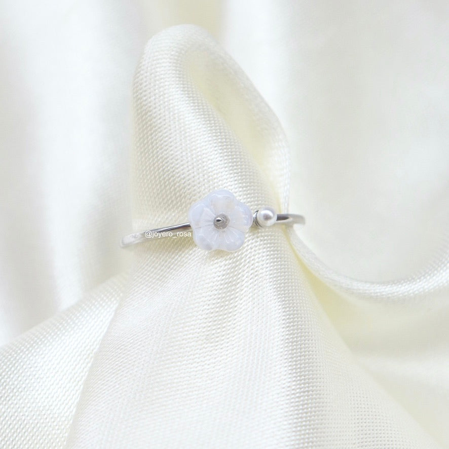Anillo Flor Blanca y Perlita