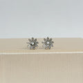 Studs Flor Centro Perla (Cierre Bebé)