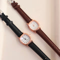 Reloj Cuerina Fondo Blanco