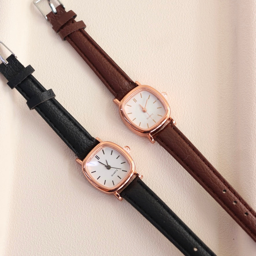 Reloj Cuerina Fondo Blanco