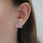 Studs Flor Clear Pintas Rosadas
