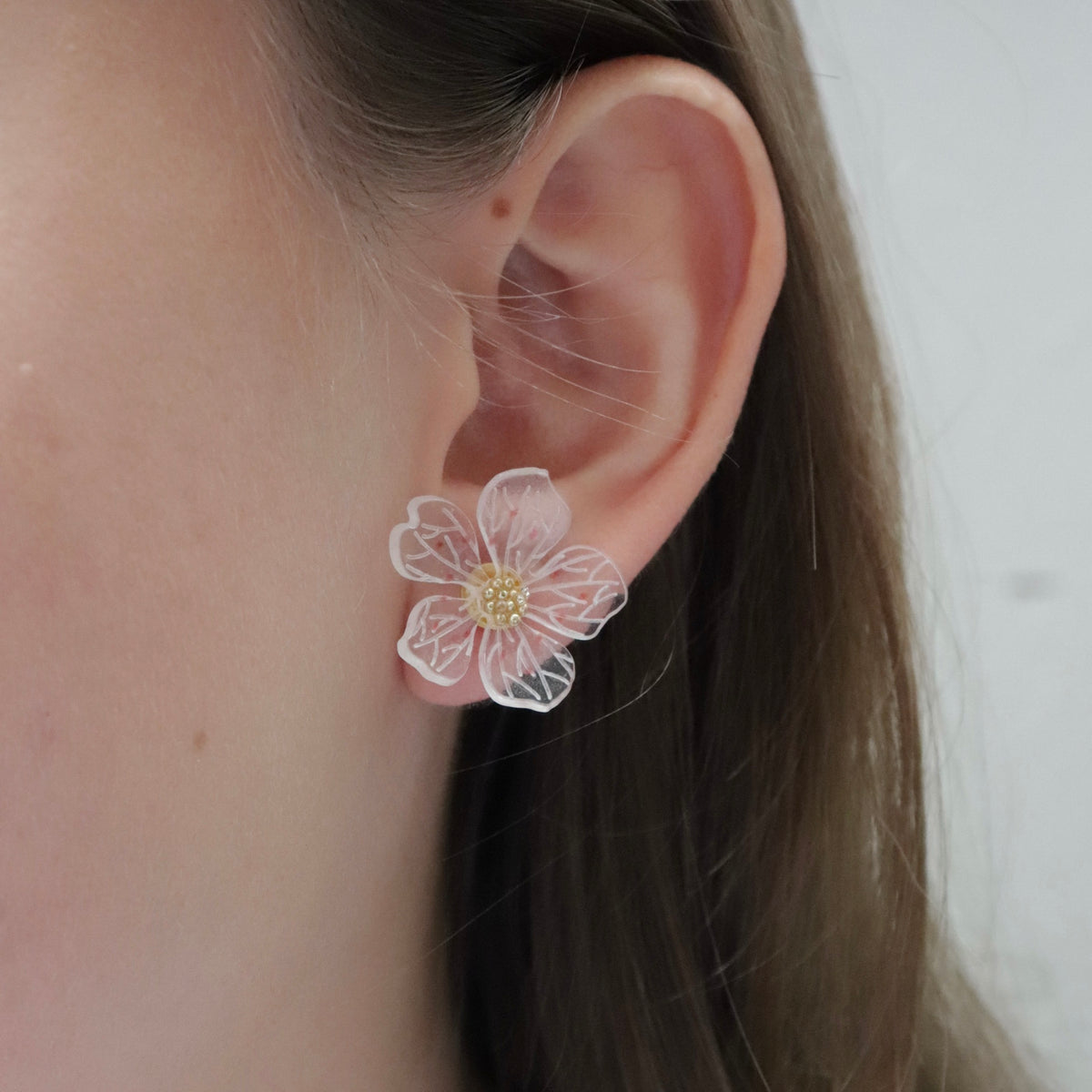 Studs Flor Clear Pintas Rosadas