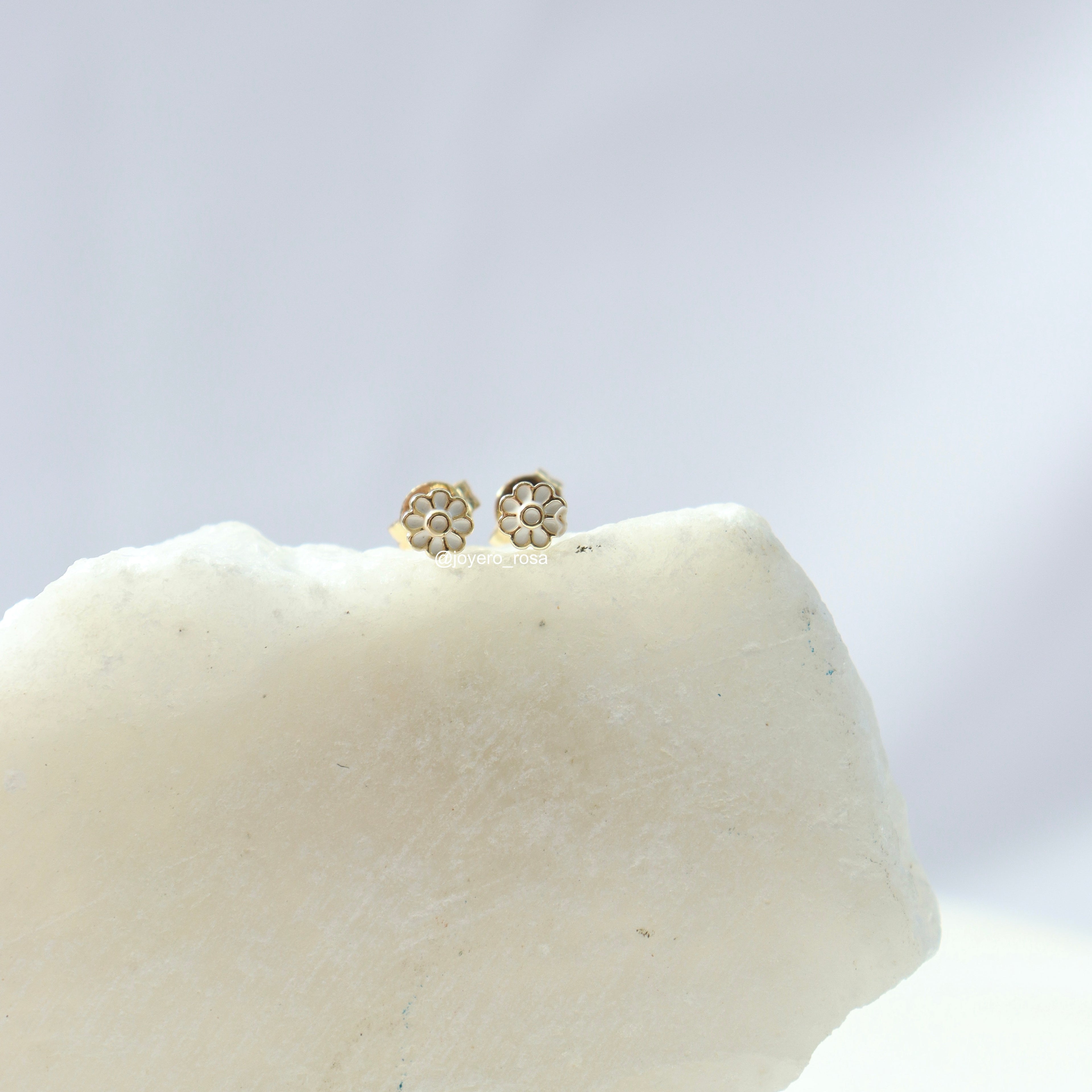 Studs Flor Blanca Mini