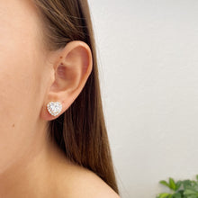 Cargar imagen en el visor de la galería, Aretes Corazón Brillo
