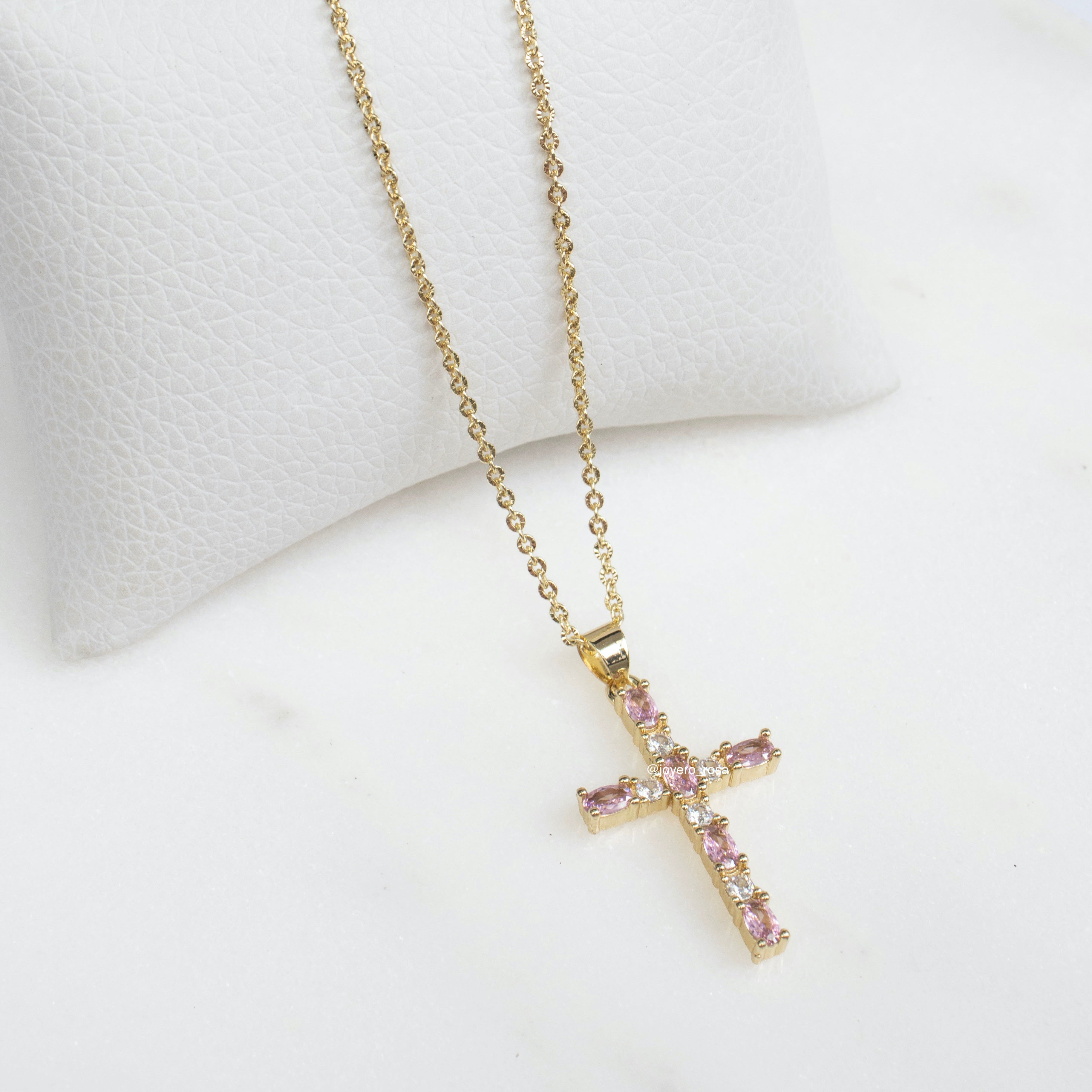 Collar Cruz con Cristales Rosados