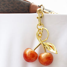 Cargar imagen en el visor de la galería, Llavero Cherry
