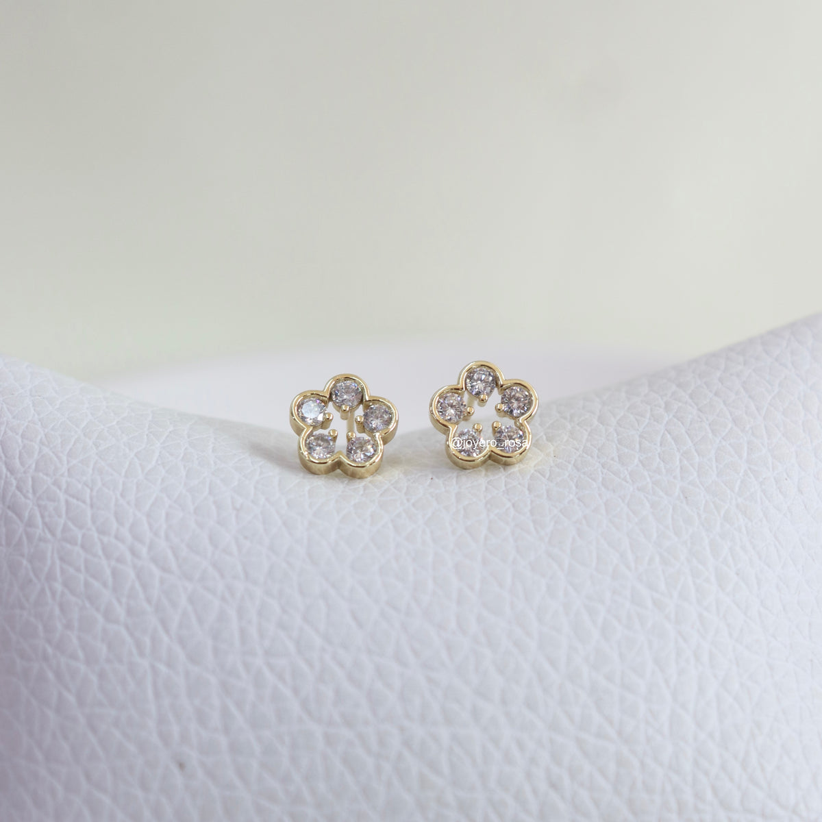 Studs Flores con Cristales