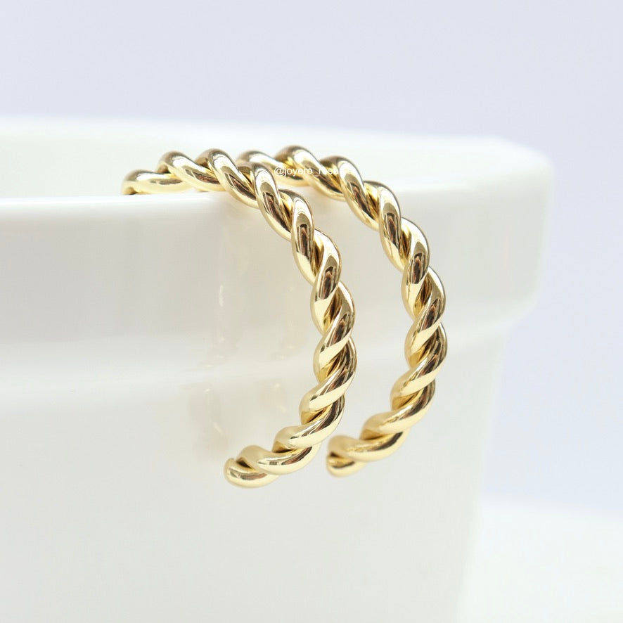Semi Hoops Twisted