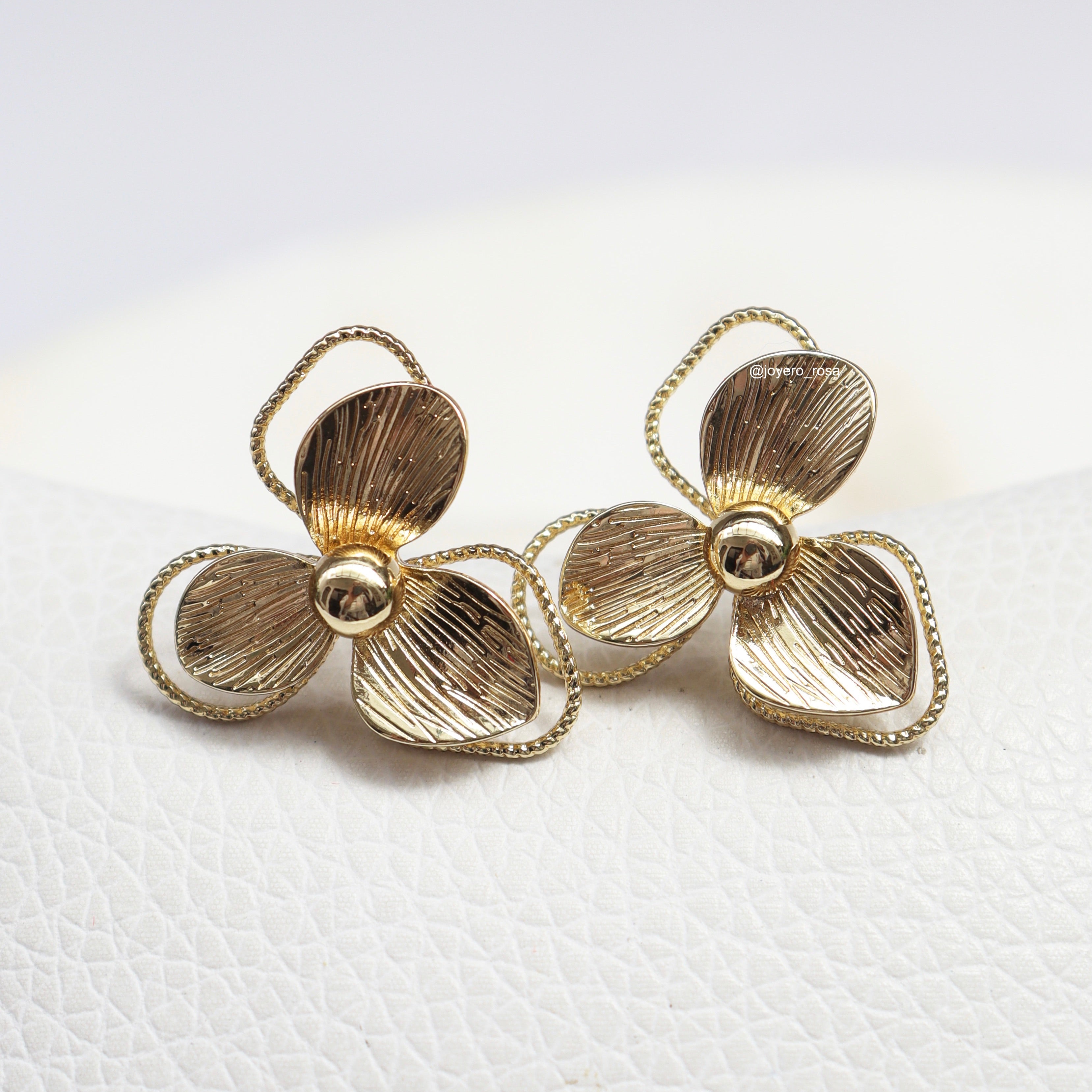 Aretes Flor Tres Pétalos