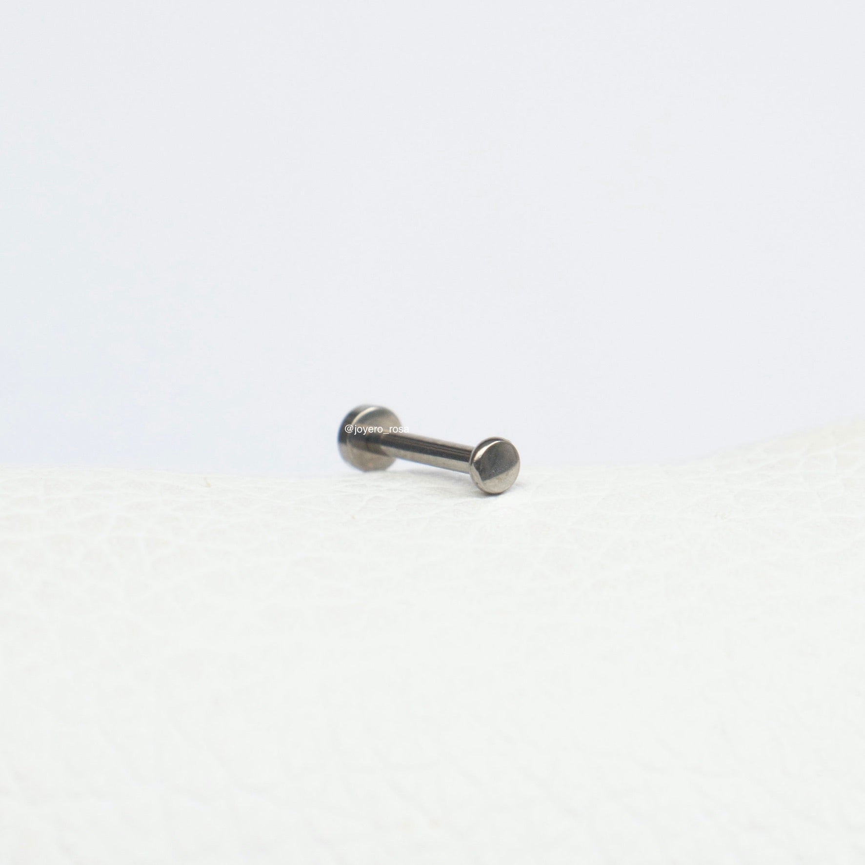 Dot Labret