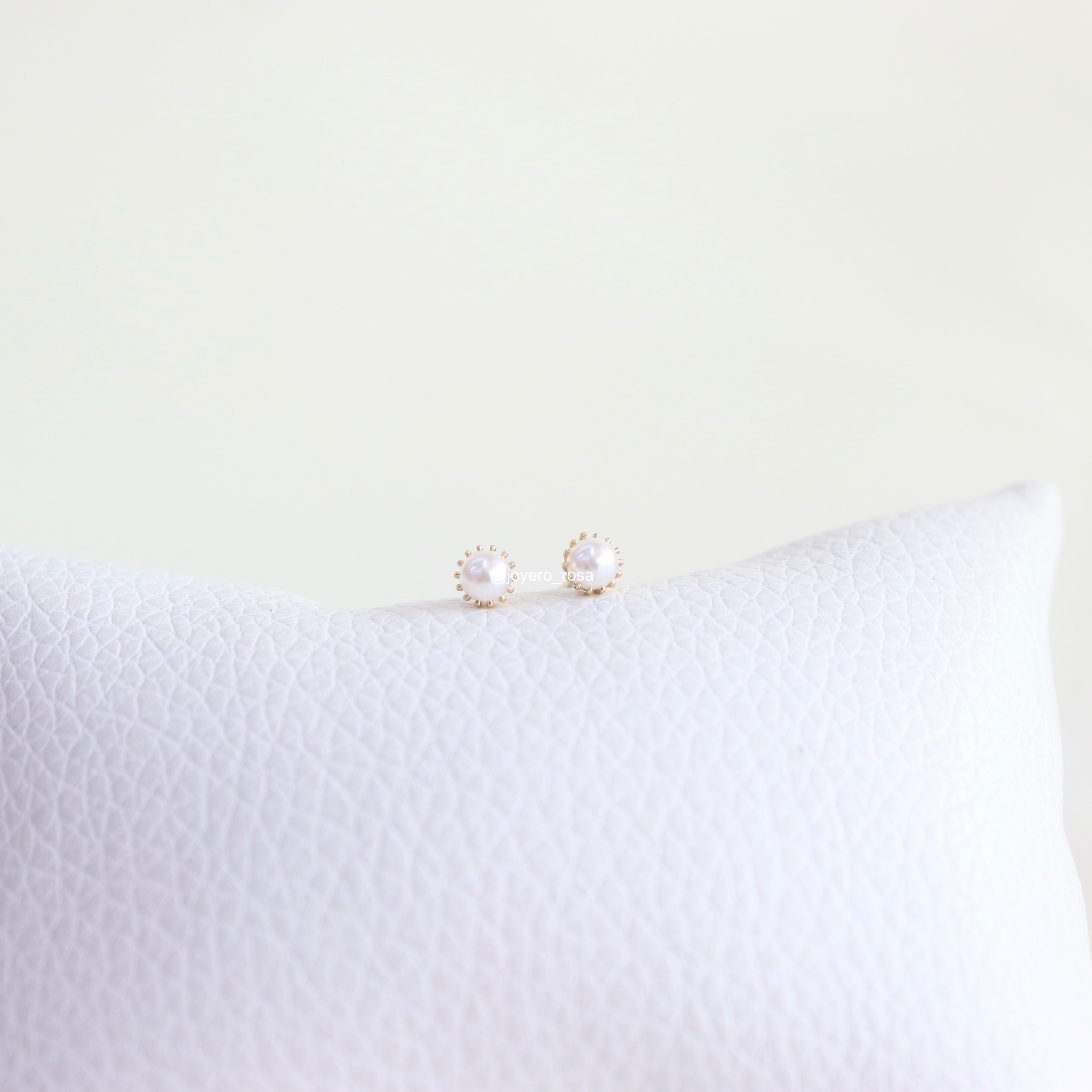Studs Perlita
