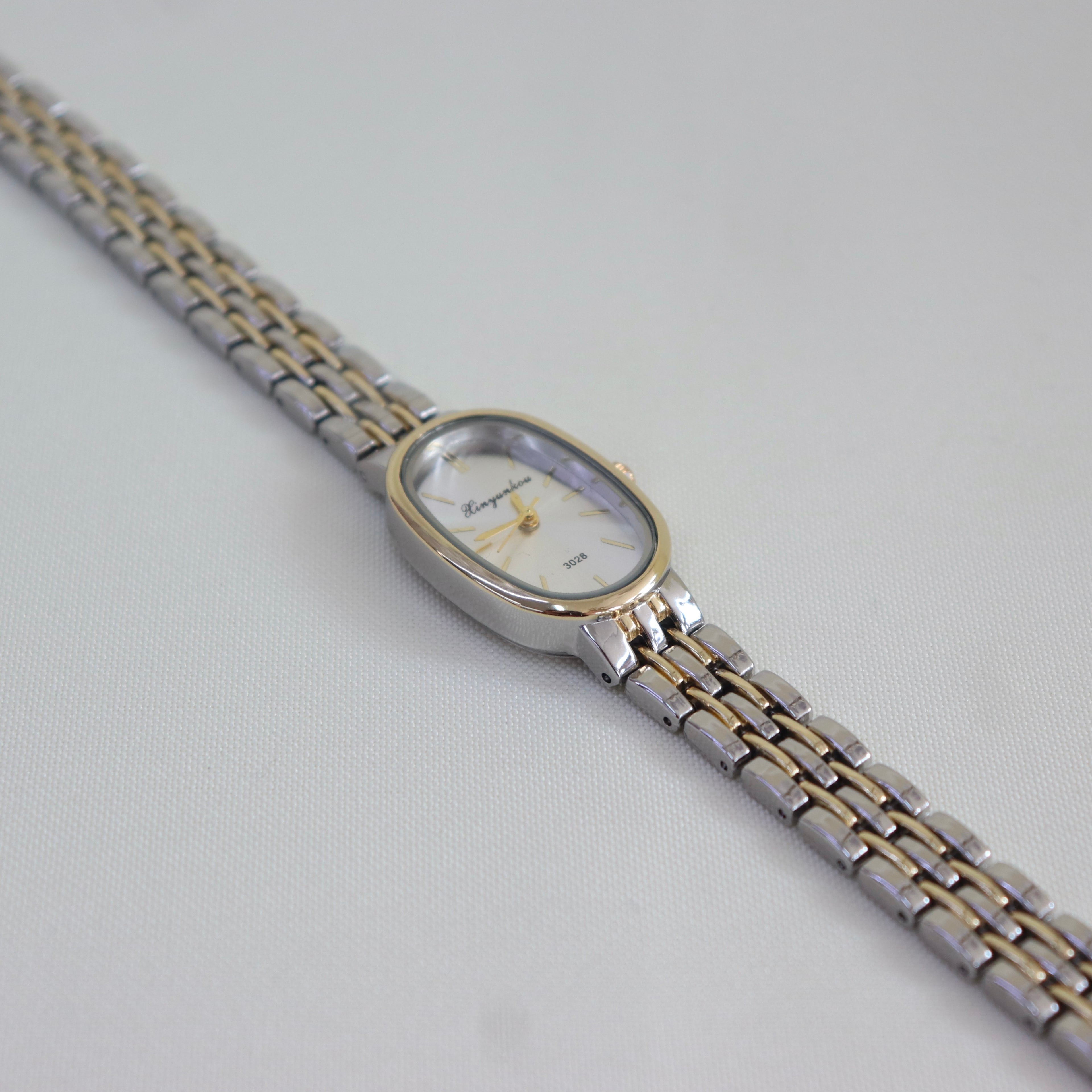 Reloj Ovalado