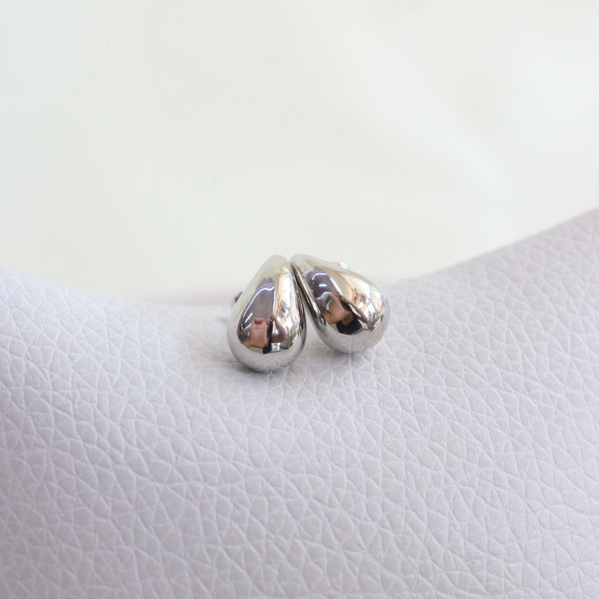 Studs Gotita