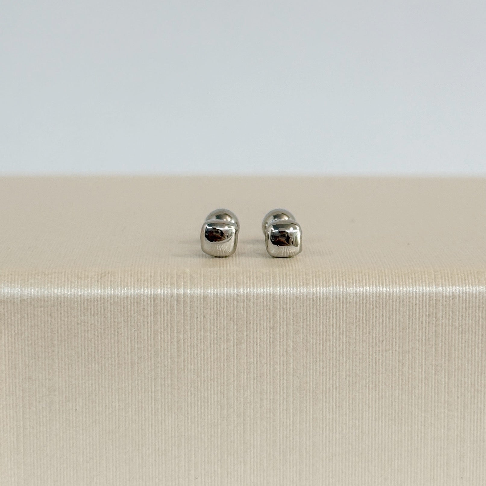 Studs Cuadrados (Cierre Bebé)