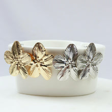 Cargar imagen en el visor de la galería, Aretes Flor
