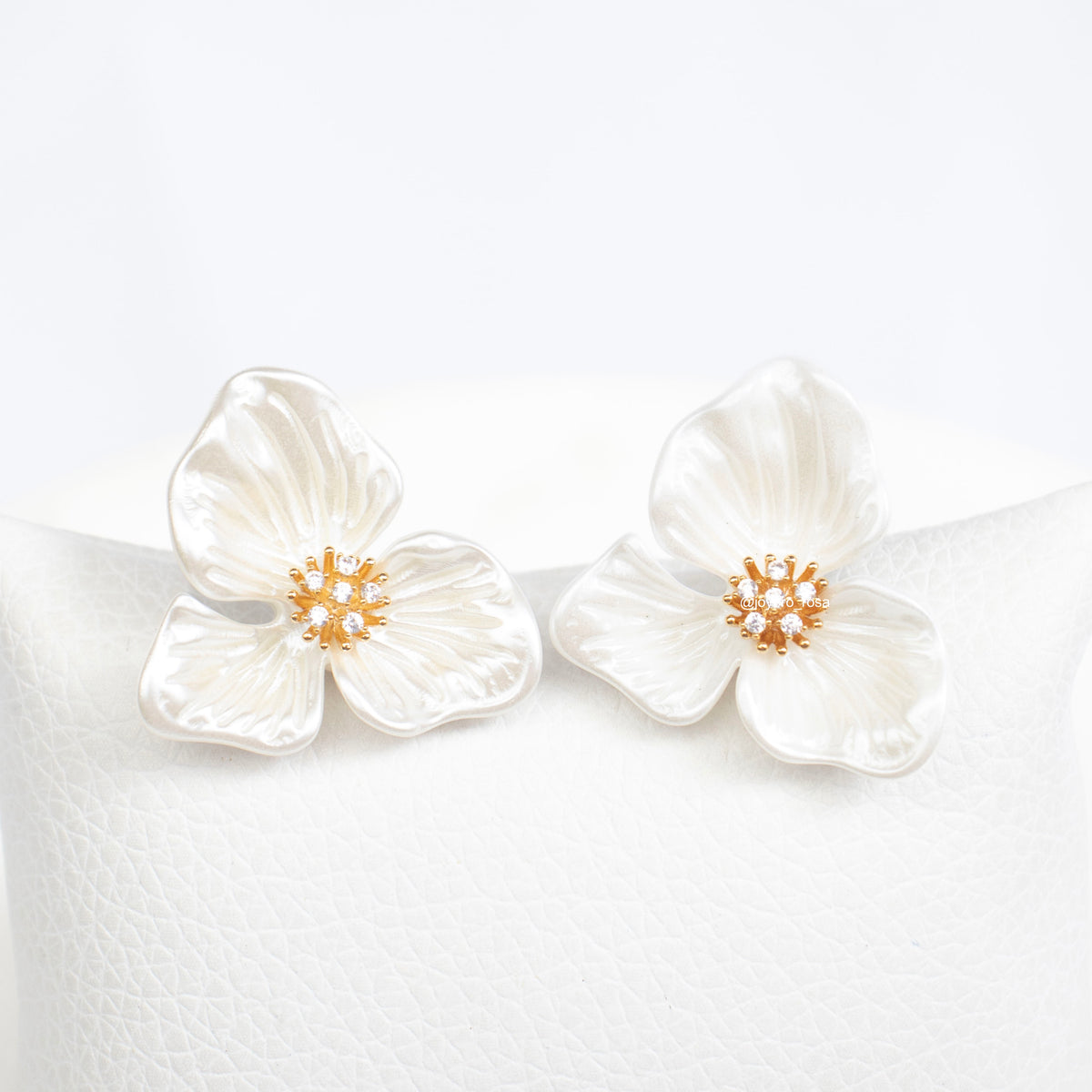 Studs Flor Nácar