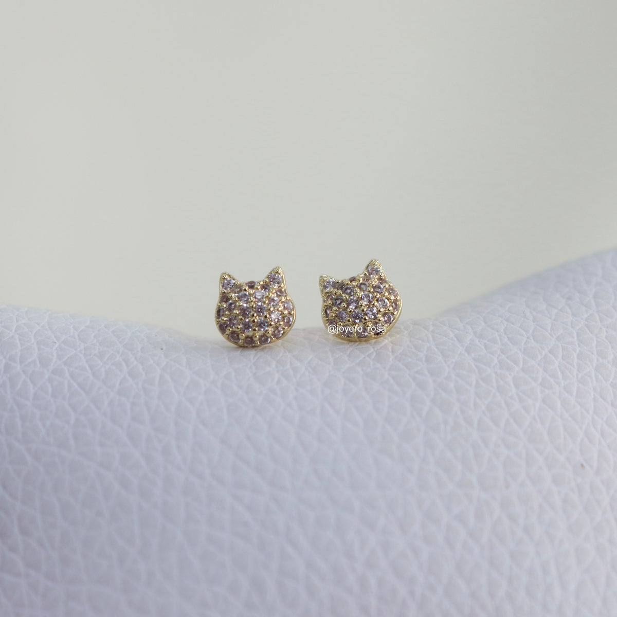 Studs Gatito con Brillos