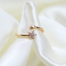 Cargar imagen en el visor de la galería, Anillo Flor Estrellita Dorado
