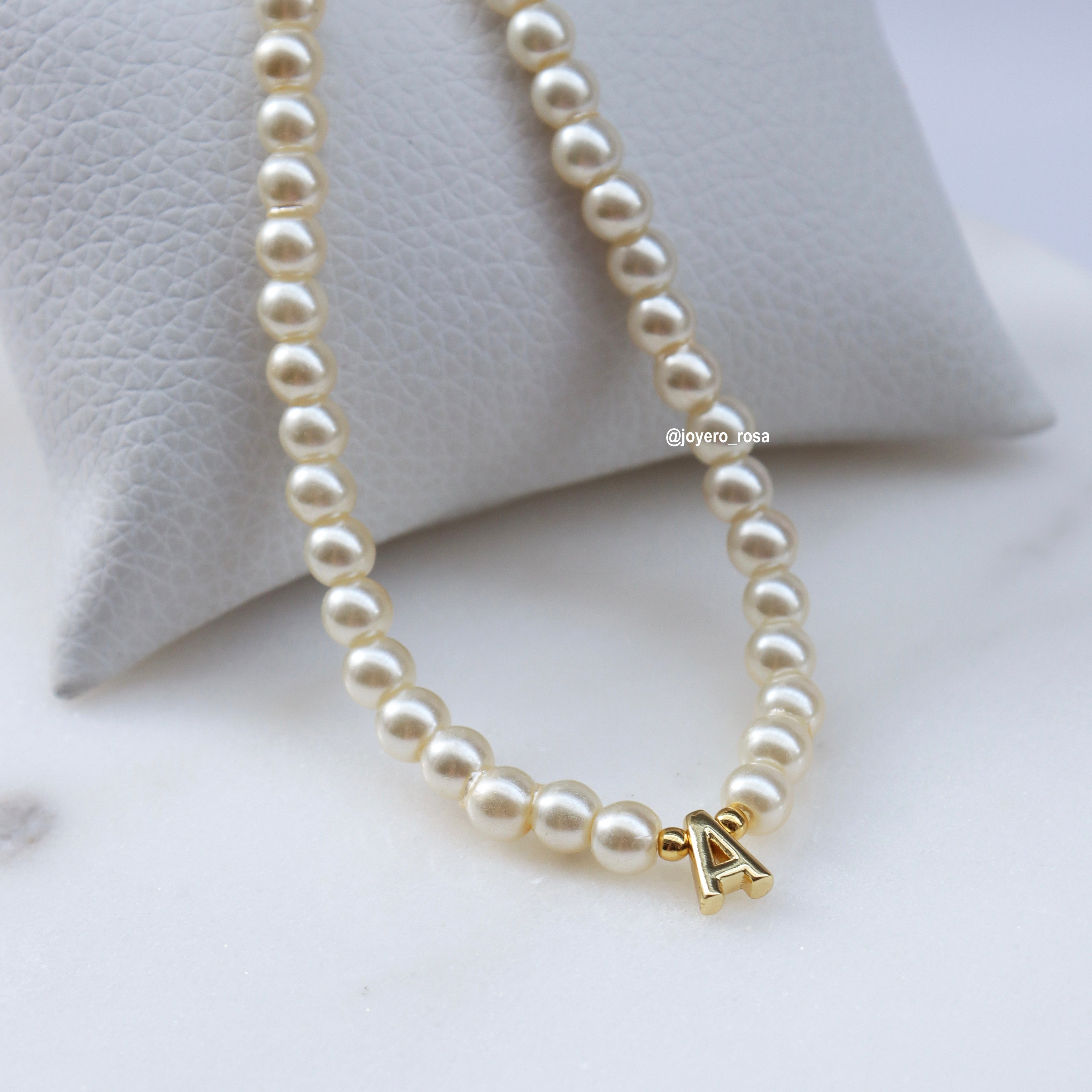 Collar Perlas Inicial