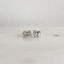 Cargar imagen en el visor de la galería, Anillo Flores de Perlas
