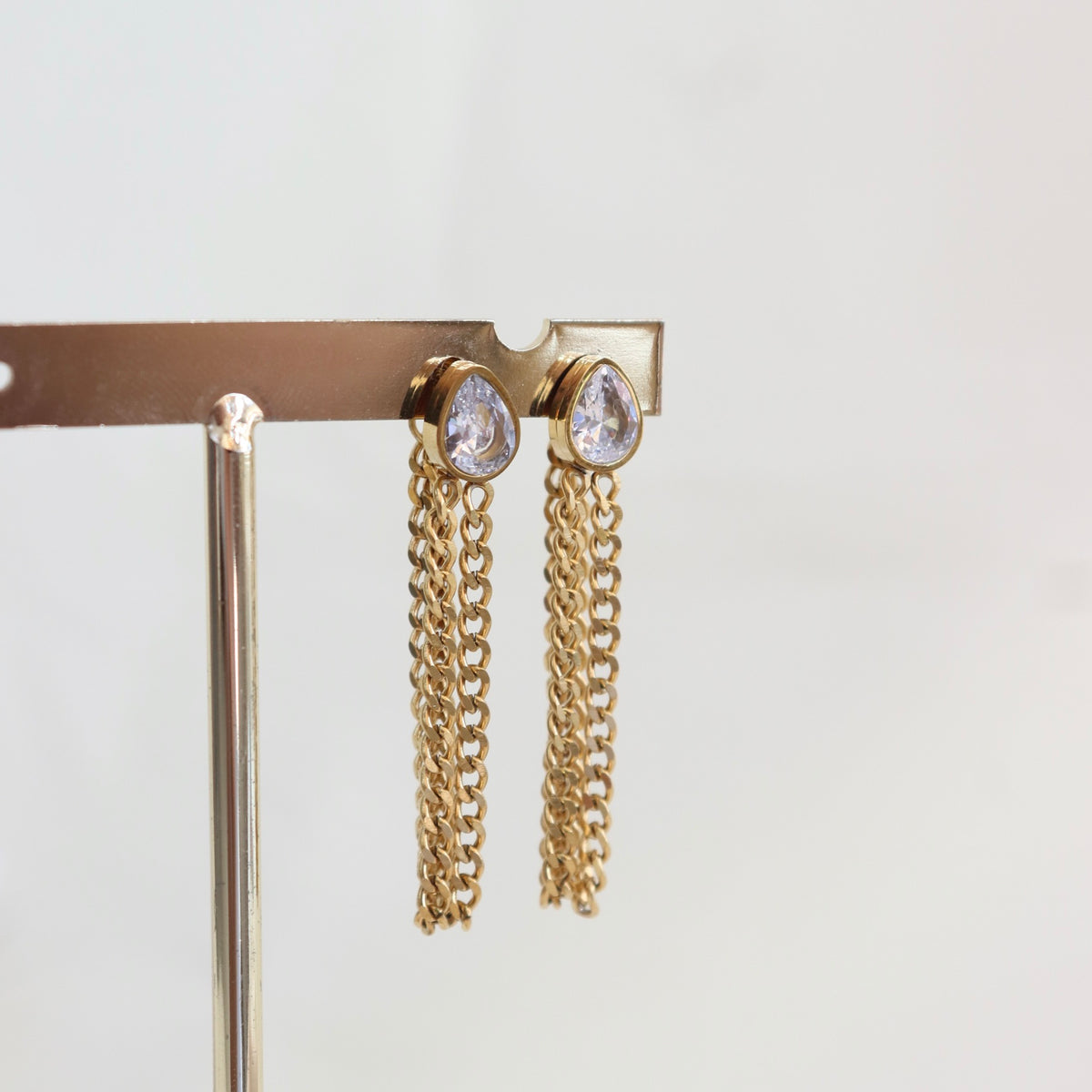 Studs Gota con Cadena