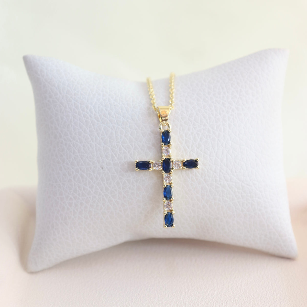 Collar Cruz con Cristales Azules