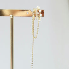 Cargar imagen en el visor de la galería, Earcuff Perlas y Cadena
