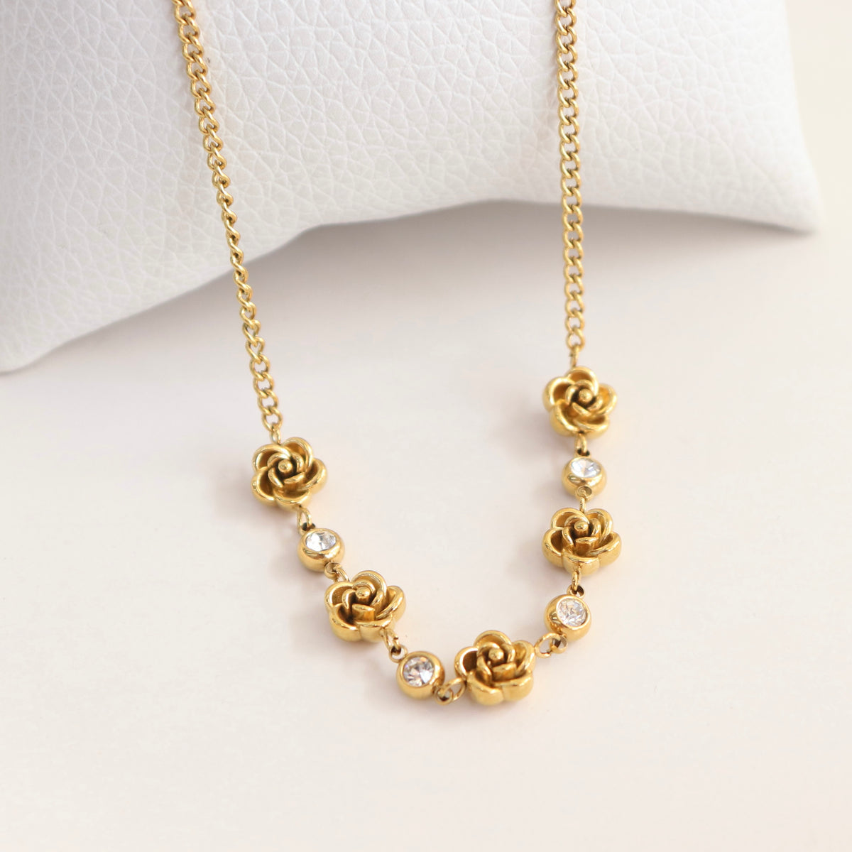 Collar Rosas y Cristales