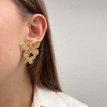 Cargar imagen en el visor de la galería, Aretes Mariposas
