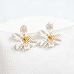 Studs Flor Nácar