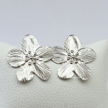 Cargar imagen en el visor de la galería, Aretes Flor
