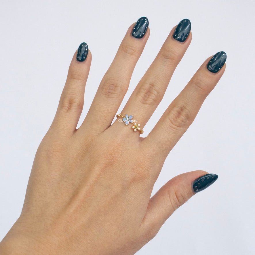 Anillo Ajustable Flor Celeste y Blanca