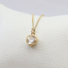 Cargar imagen en el visor de la galería, Collar Corazón Clear
