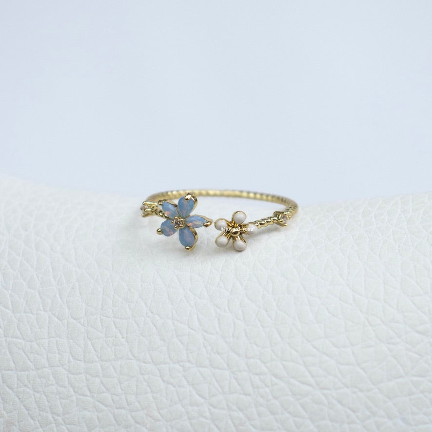Anillo Ajustable Flor Celeste y Blanca