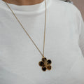 Collar Flor Veteada