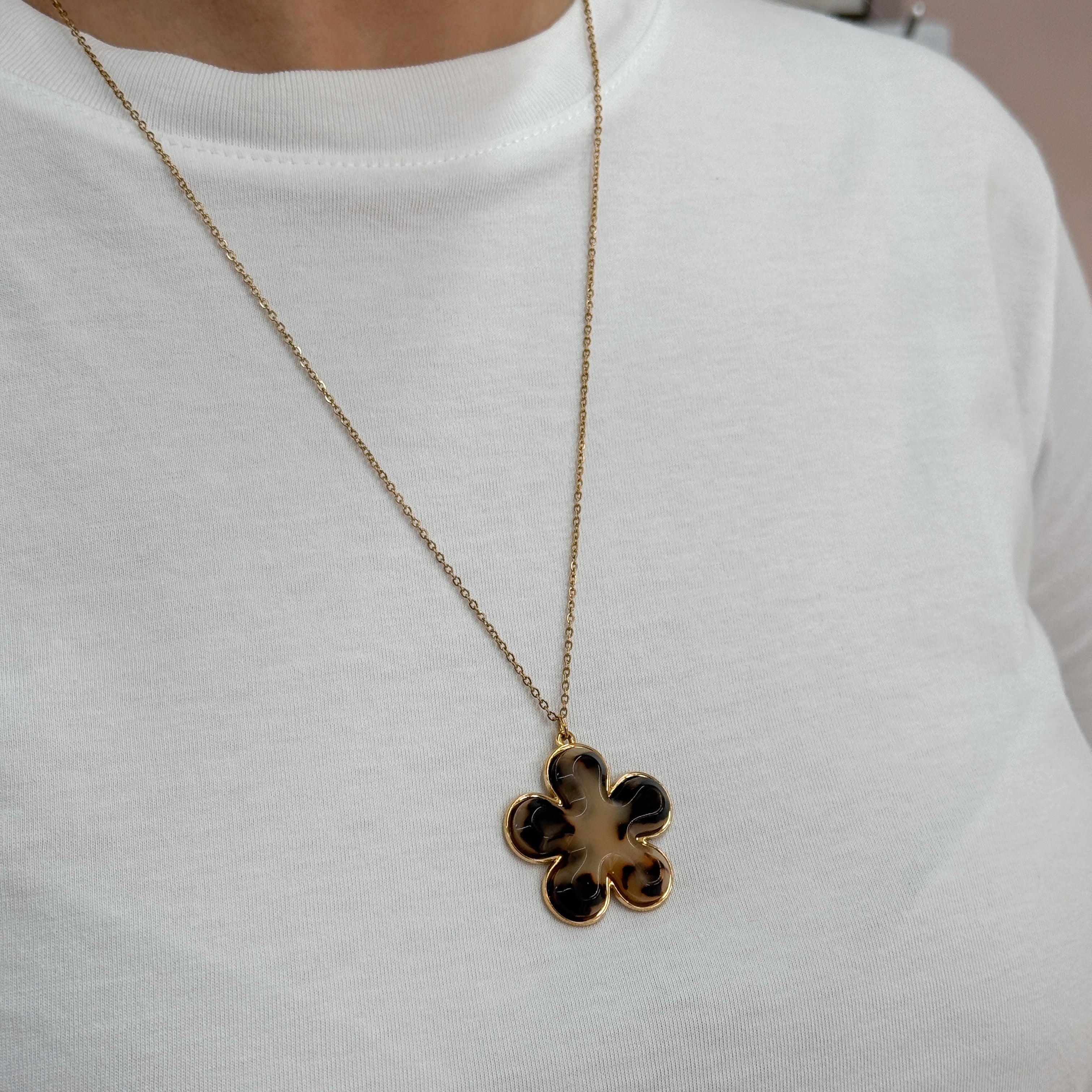 Collar Flor Veteada
