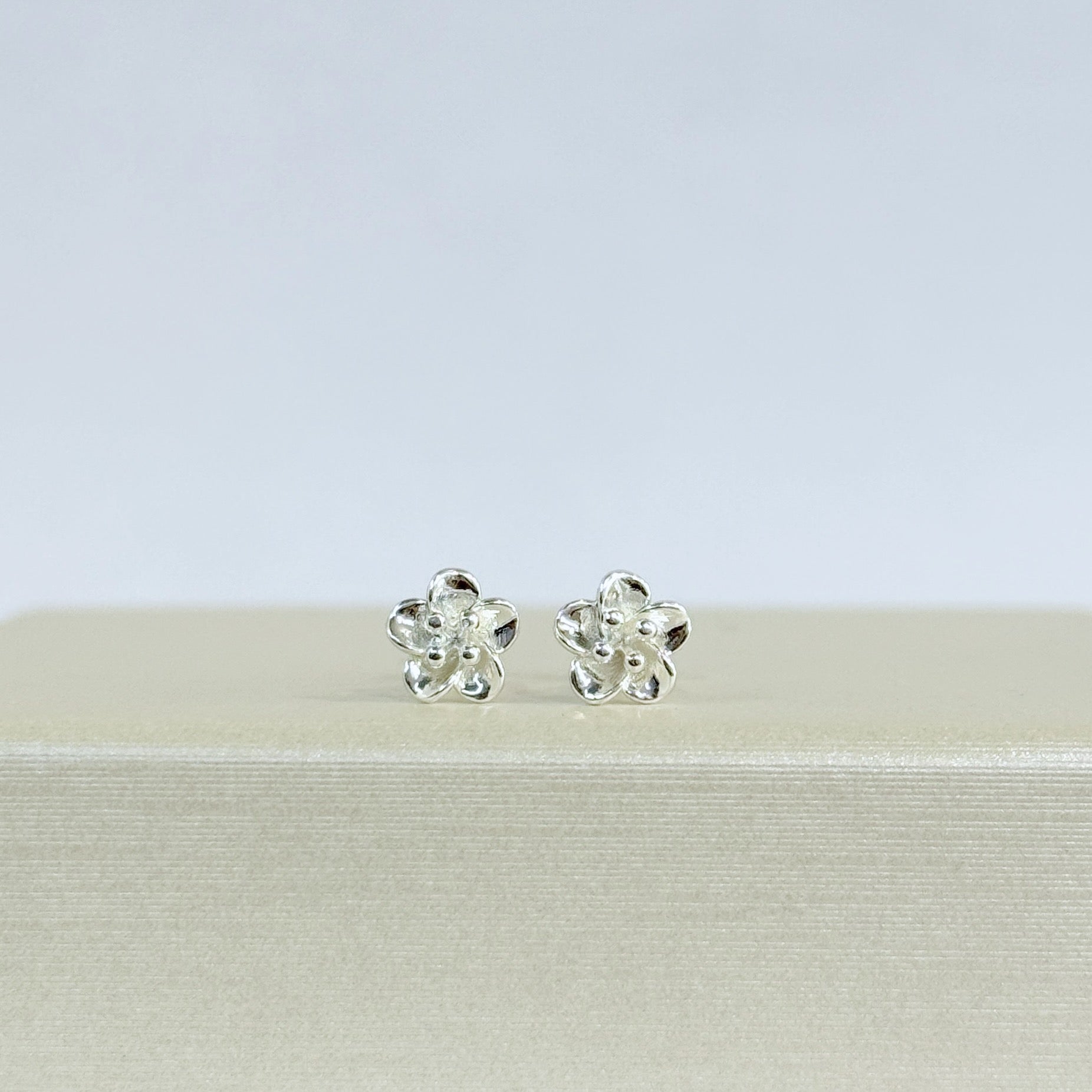 Studs Flor (Cierre Bebé)