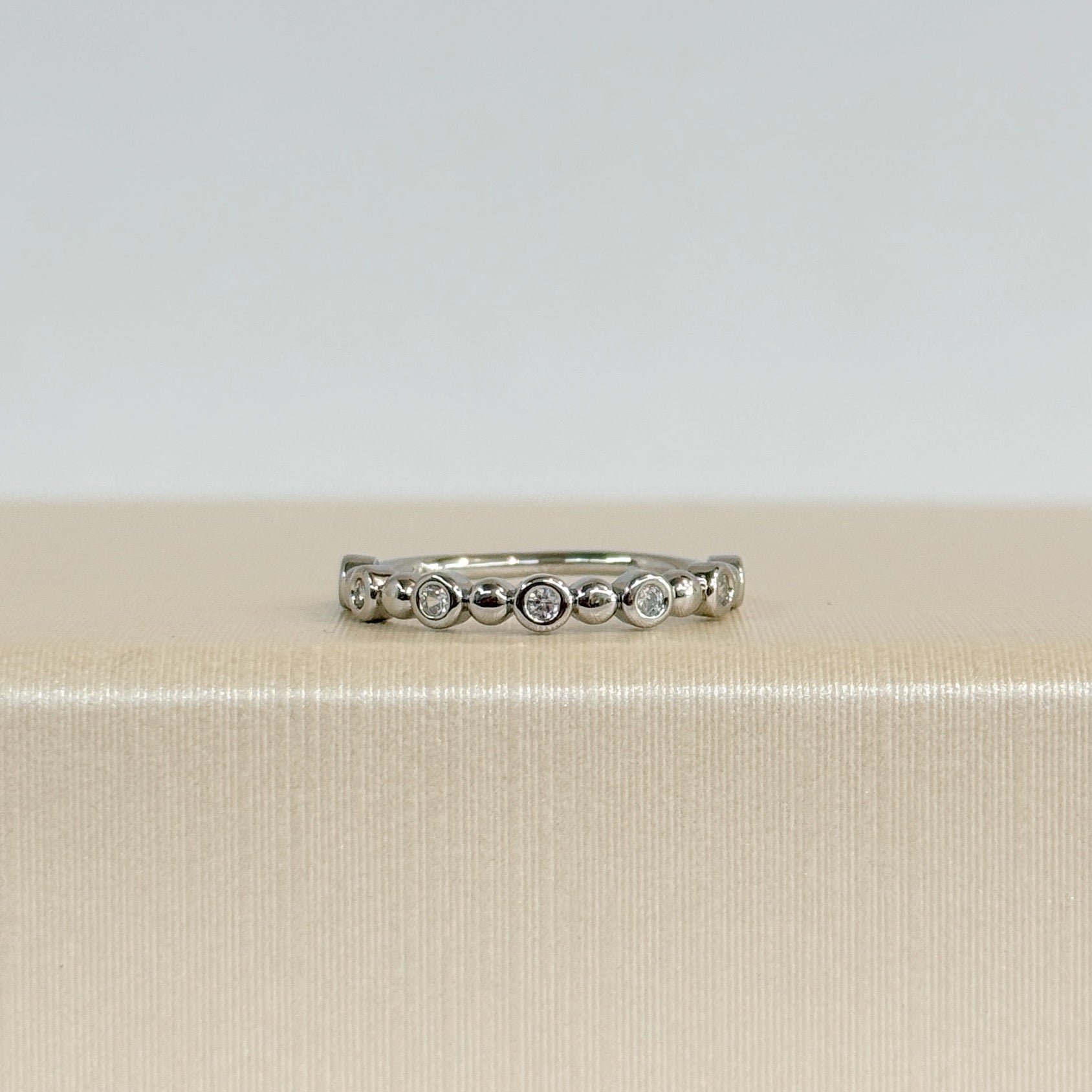 Anillo Bolitas y Cristales