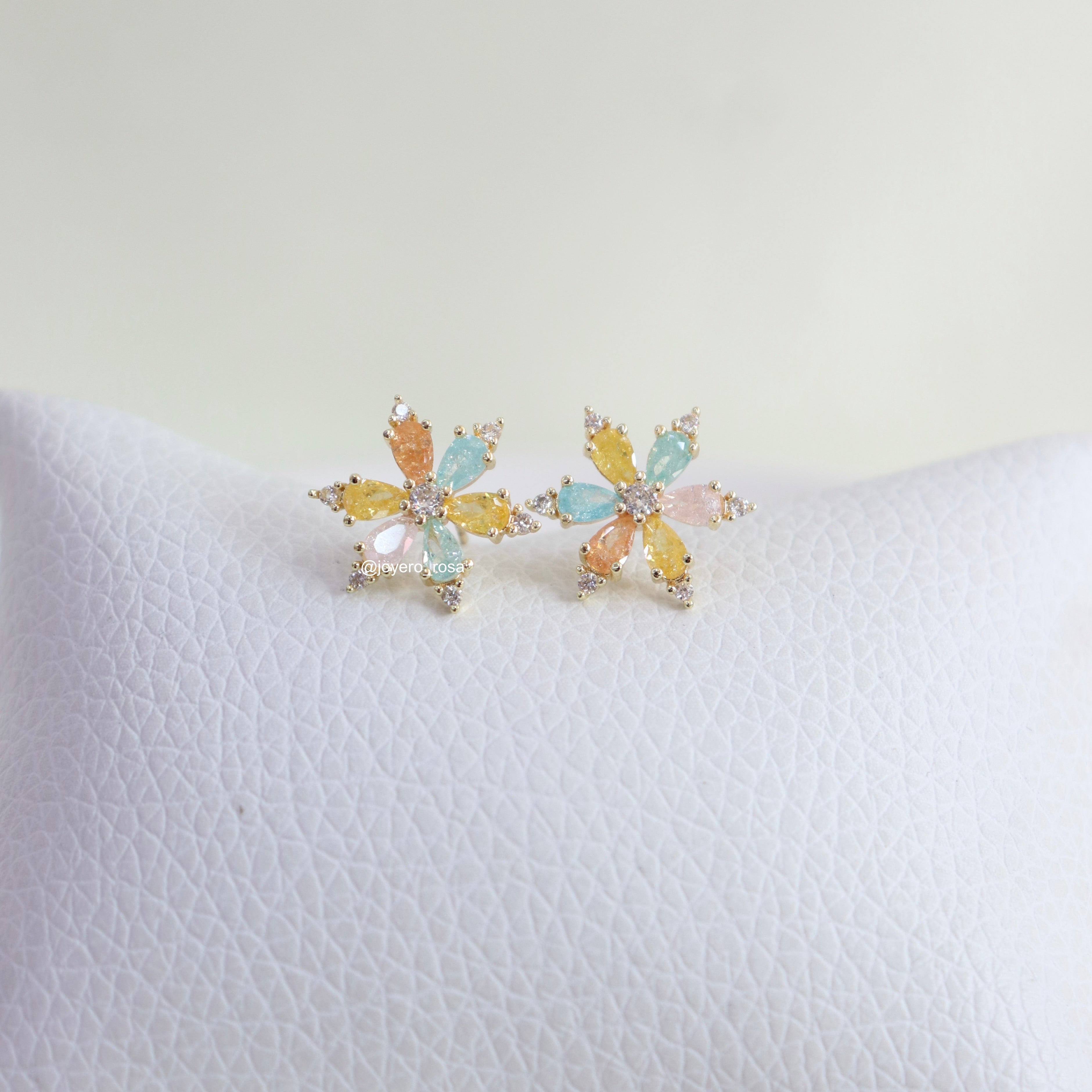 Studs Flor Cristales Pastel