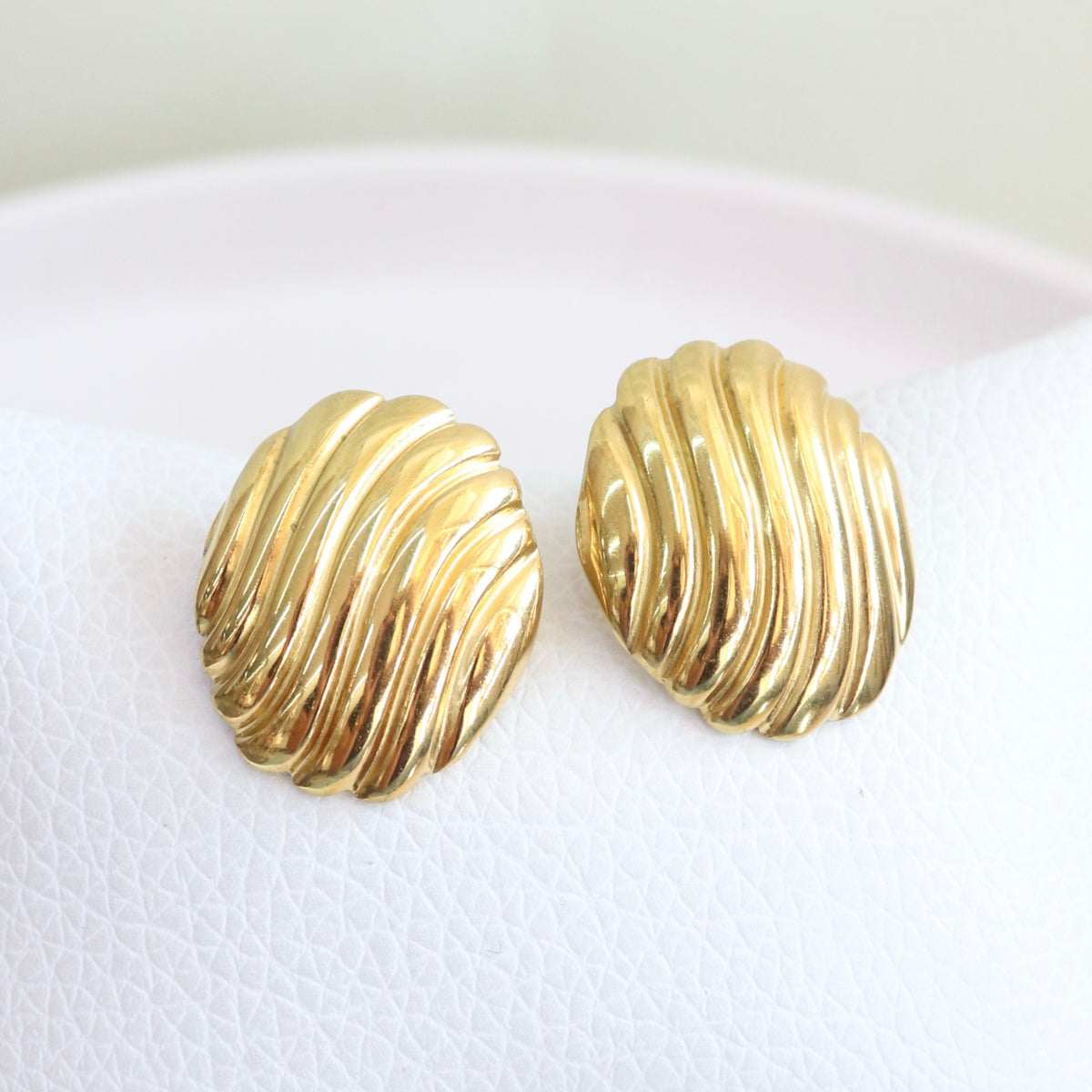Aretes Óvalo con Líneas