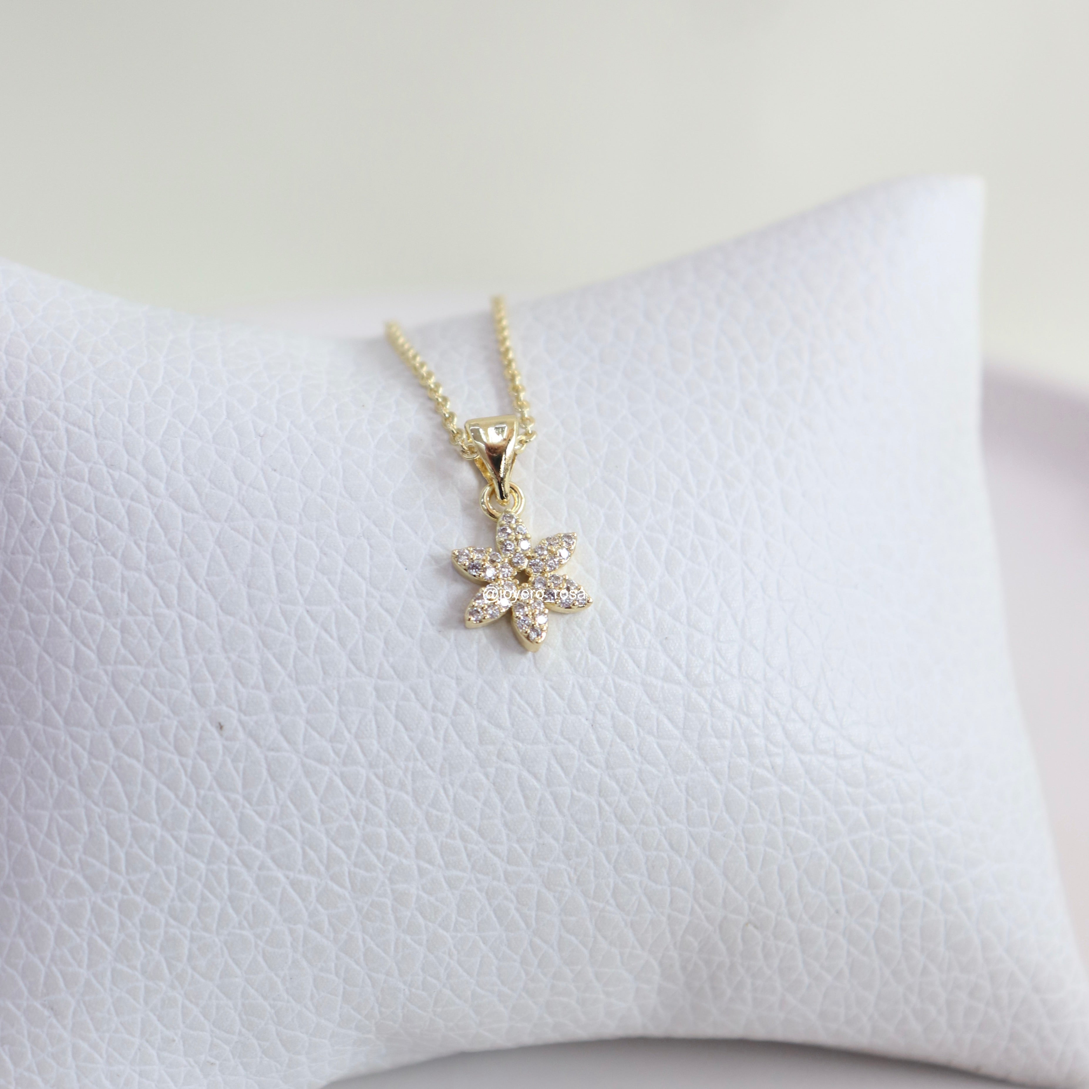Collar Flor Pavé