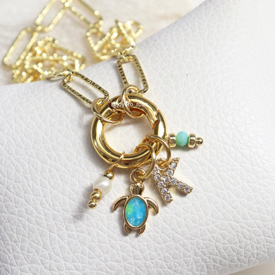 Collar Charms Inicial Pavé Dorado