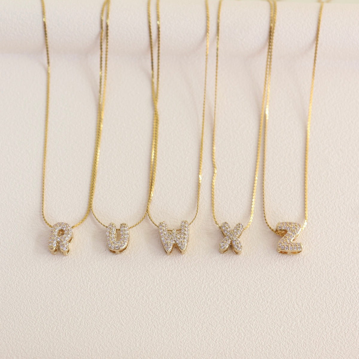 Collar Inicial Pavé Dorado Bubble