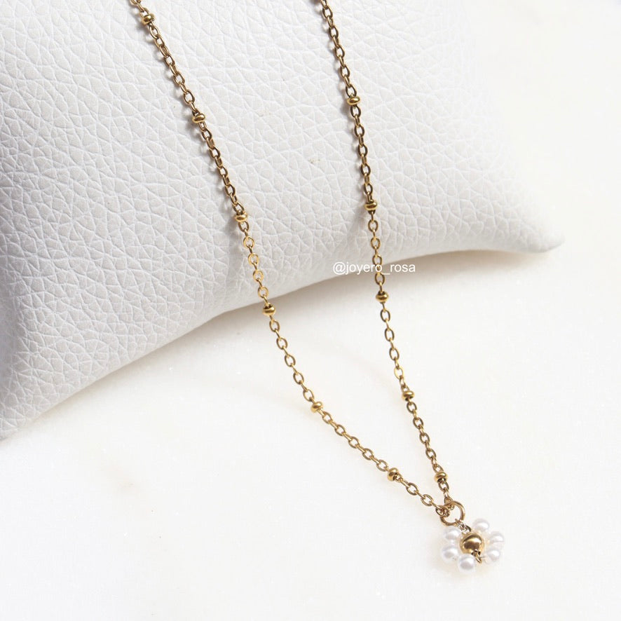 Collar Flor de Perlitas