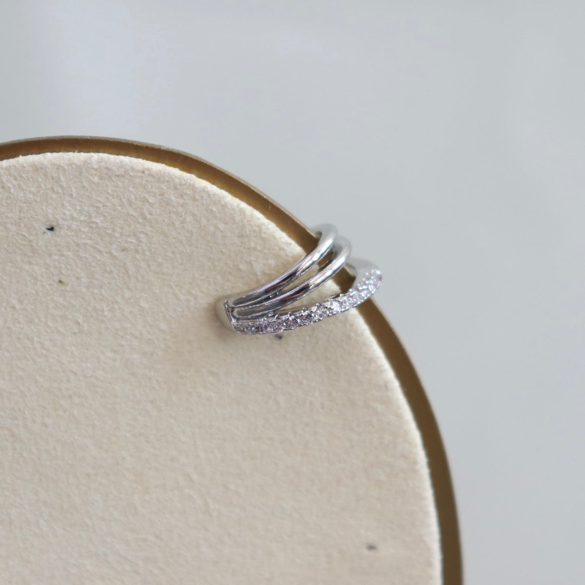 Earcuff Triple Línea de Cristales