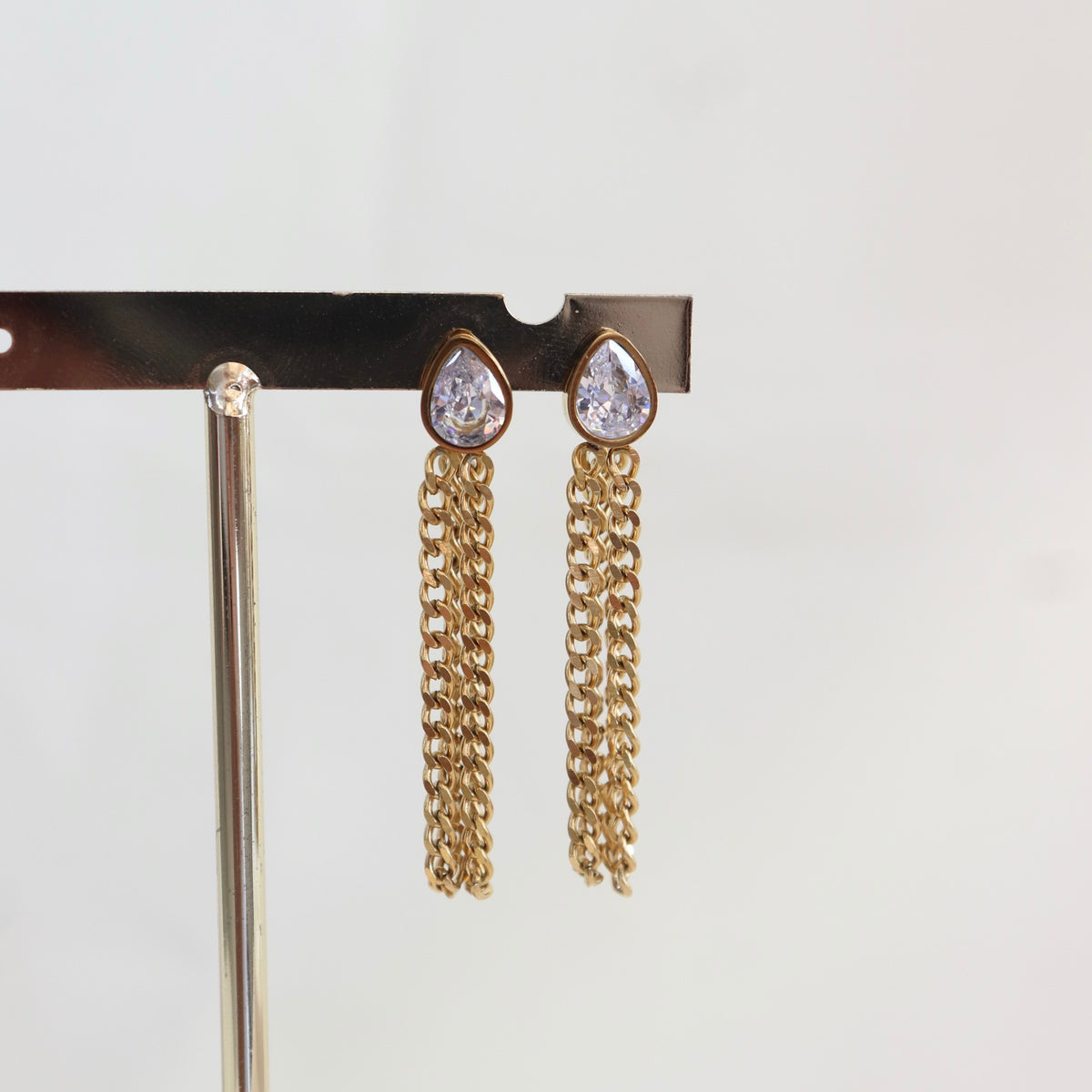 Studs Gota con Cadena