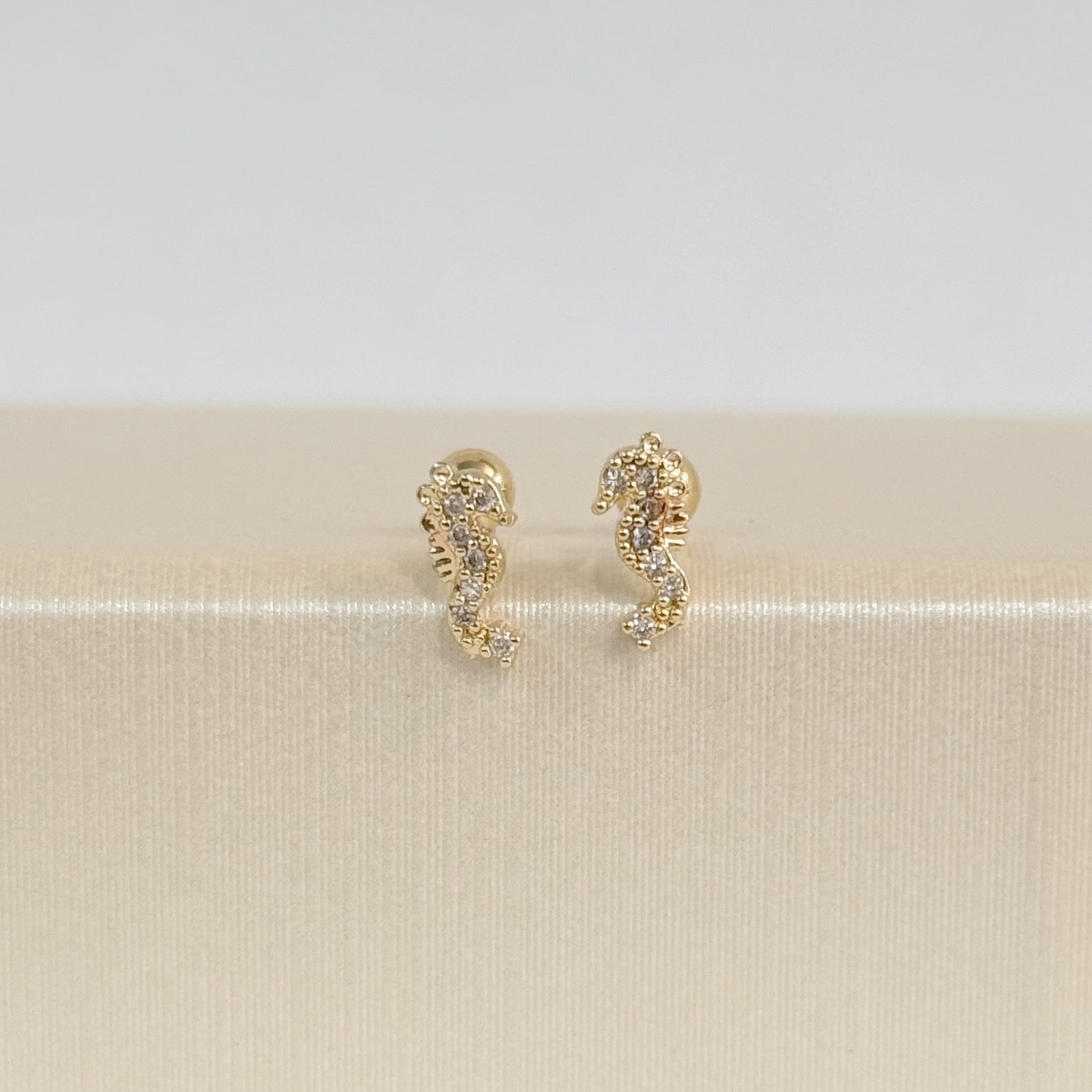 Studs Caballito de Mar con Cristales (Cierre Bebé)