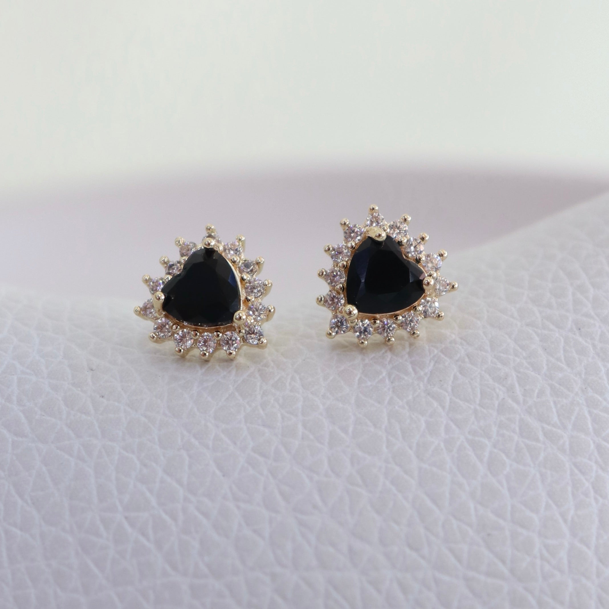 Studs Corazón Negro Borde Brillos