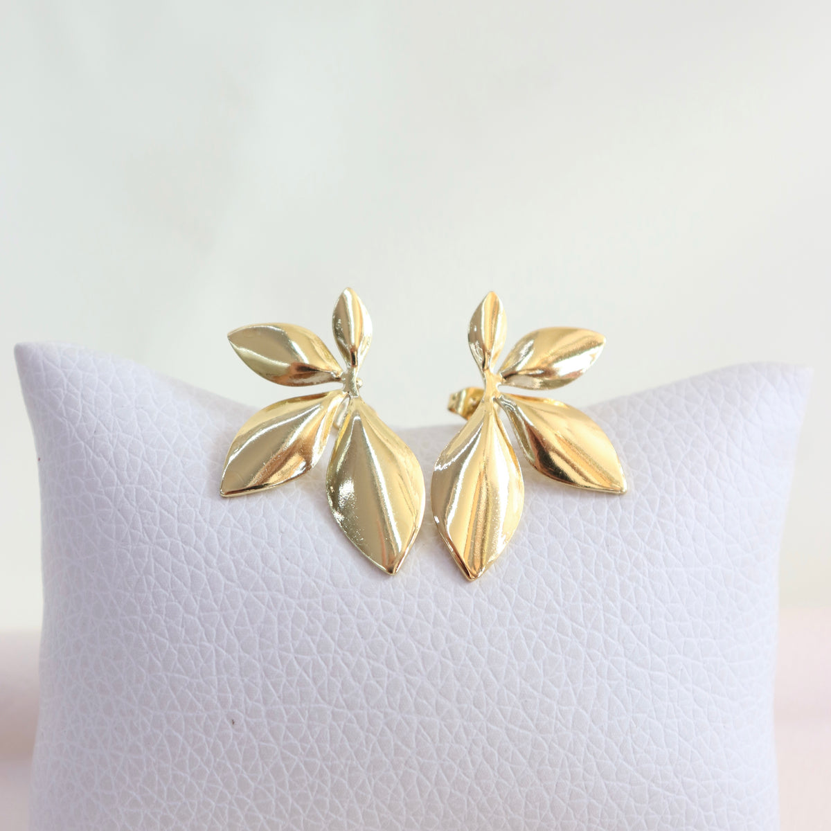 Studs Media Flor
